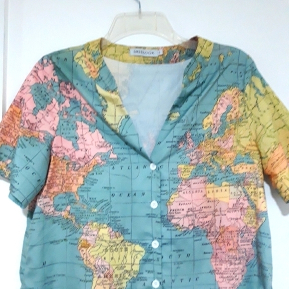 Misslook short sleeve button down World Map print shirt size Small - Picture 2 of 10